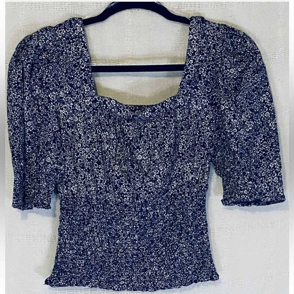 UNIVERSAL THREADS Women’s Navy Floral Summer Fitted Top Blouse - Picture 4 of 7